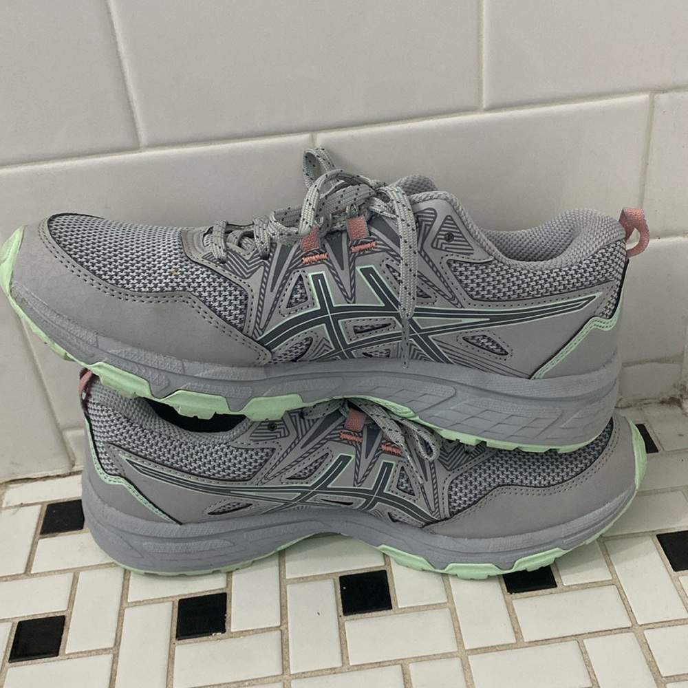 ASICS sneaker